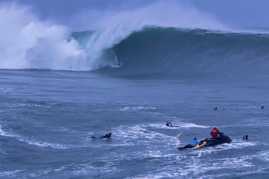 Mullaghmore, na Irlanda, debita as maiores ondas dos últimos 5 anos