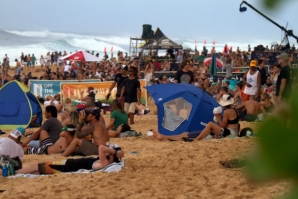 ENTRETANTO NO NORTH SHORE...