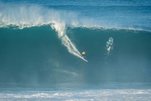 João de Macedo há momentos na Praia do Norte.