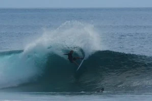 Seleção de Surf Australiana efectua missão a Cloudbreak e consegue ondas épicas