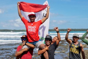 Ketut Agus e Vittoria Farmer vencem Nias Pro