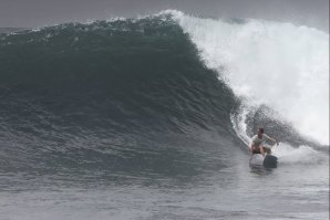 Grandes ondas em Keramas